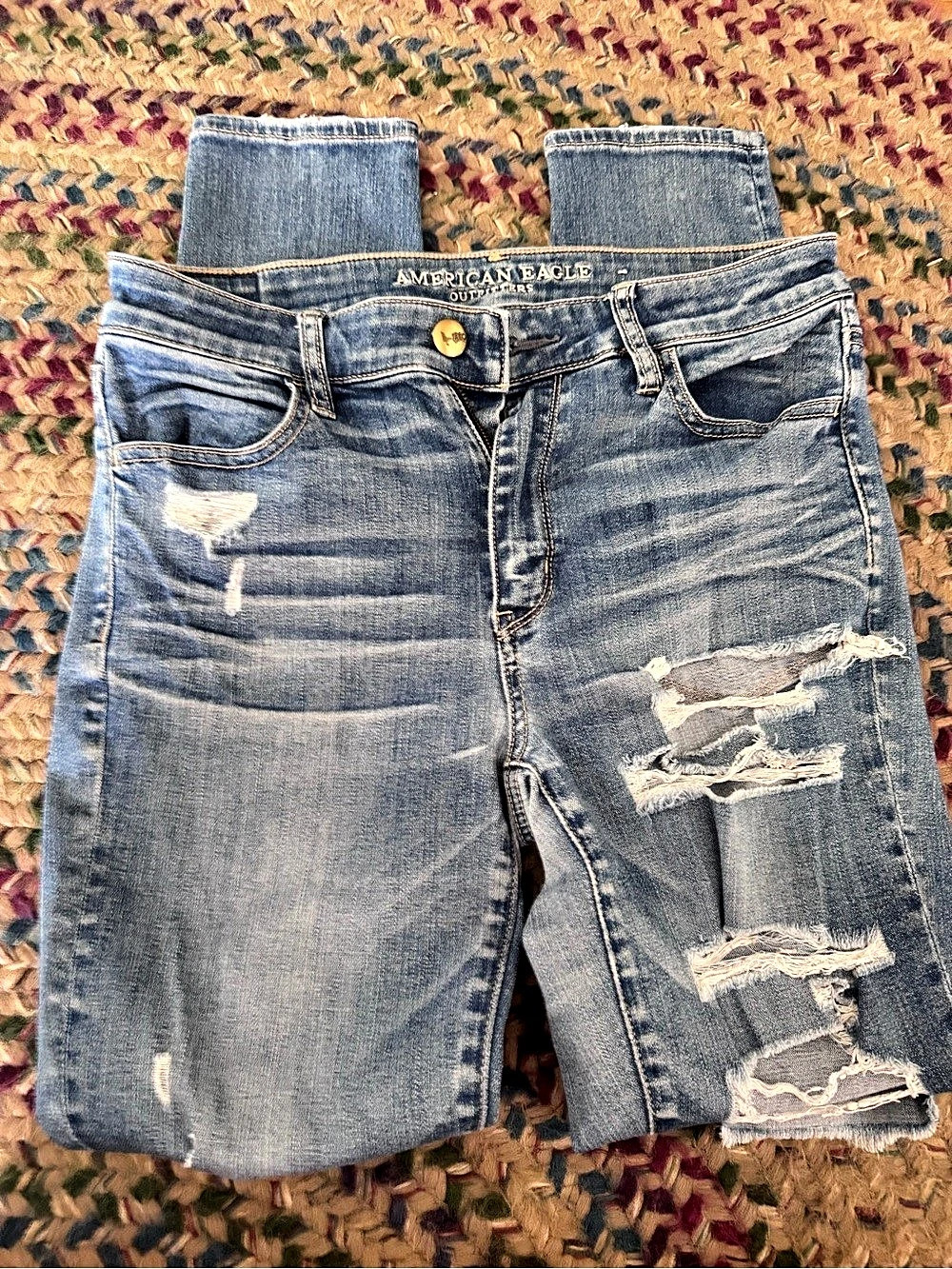 American Eagle Distressed skinny jeans size 10